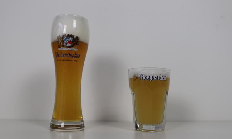Weizen en Witbier naast elkaar in een glas uitgeschonken